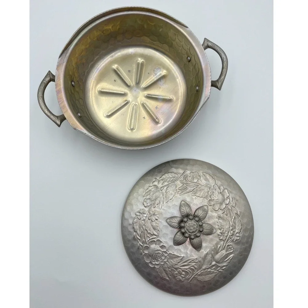 Vintage Everlast Forged Aluminum‎ Floral Hammered Covered Casserole Dish